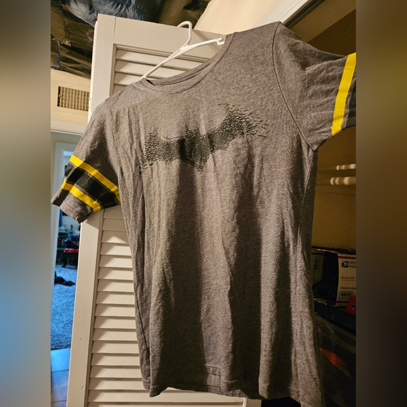 Women's Batman tshirt - Picture 1 of 3